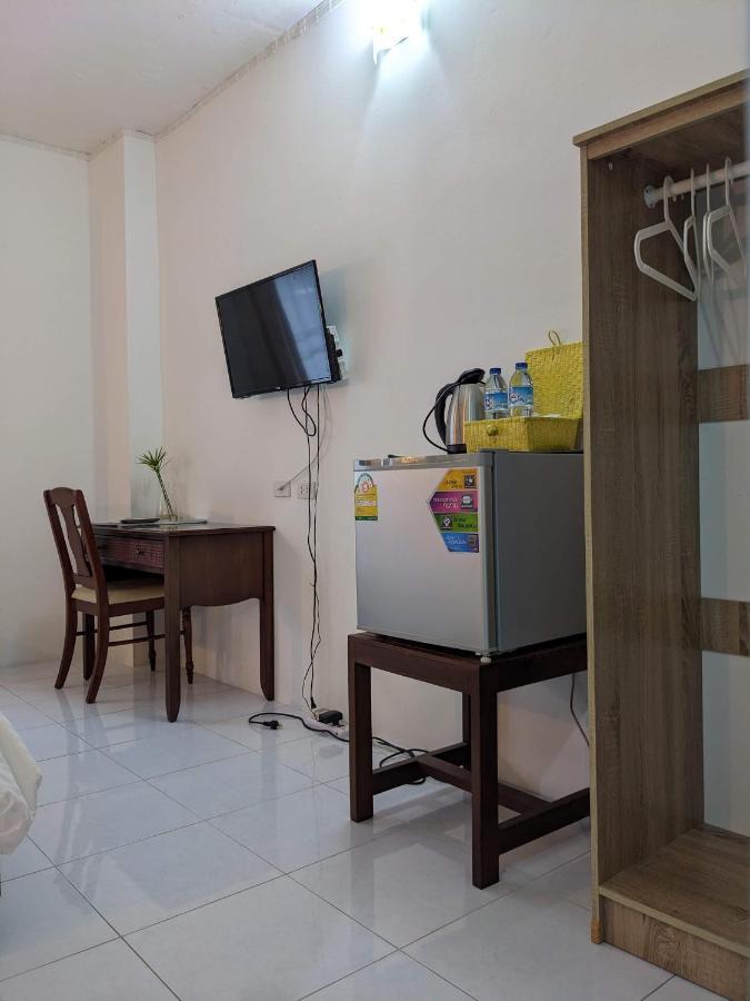 V At Panus Hotel Phanat Nikhom Buitenkant foto